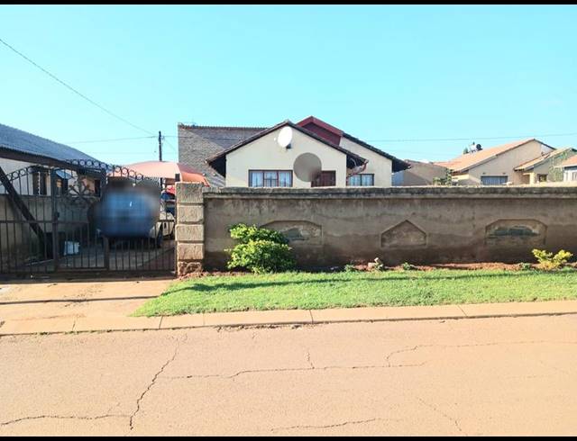 3 BEDROOM HOUSE FOR SALE IN CLAYVILLE
